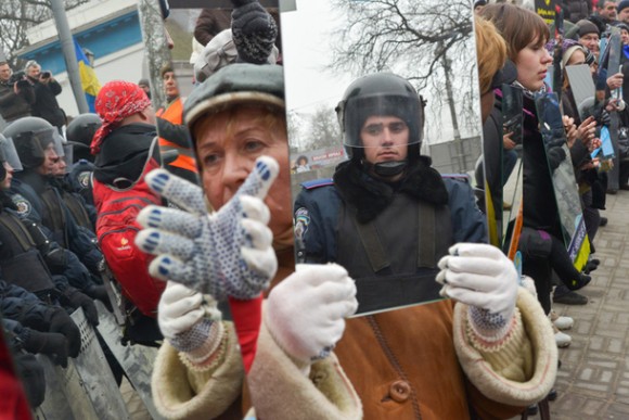 mirrors-brought-to-protests-police-forced-to-look-at-what-theyve-become