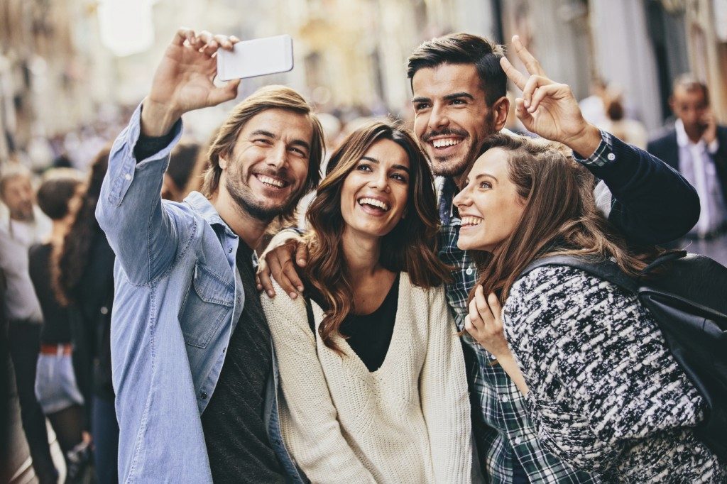 Millennials-selfie-1024x682